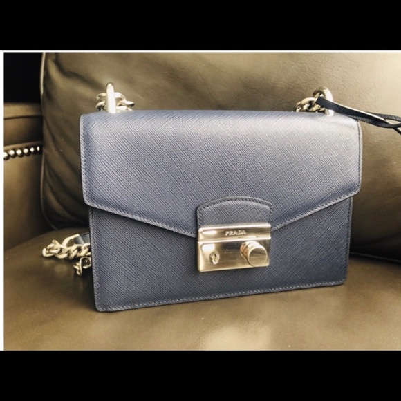 Prada cross body - Picture 1 of 3